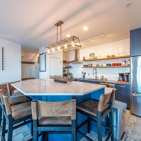 Fully Renovated Ski-In/Out Loft With Private Hot Tub! Golden Eksteriør bilde