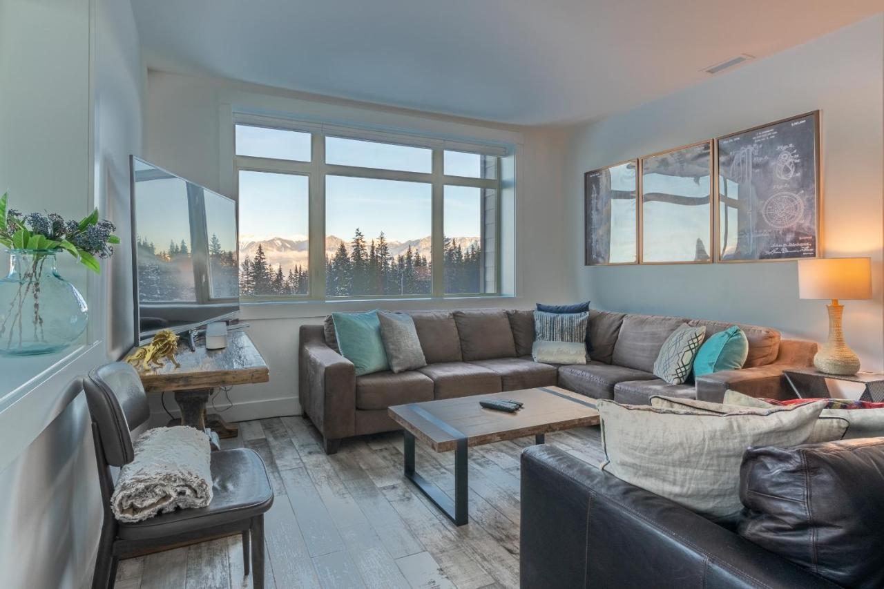 Fully Renovated Ski-In/Out Loft With Private Hot Tub! Golden Eksteriør bilde