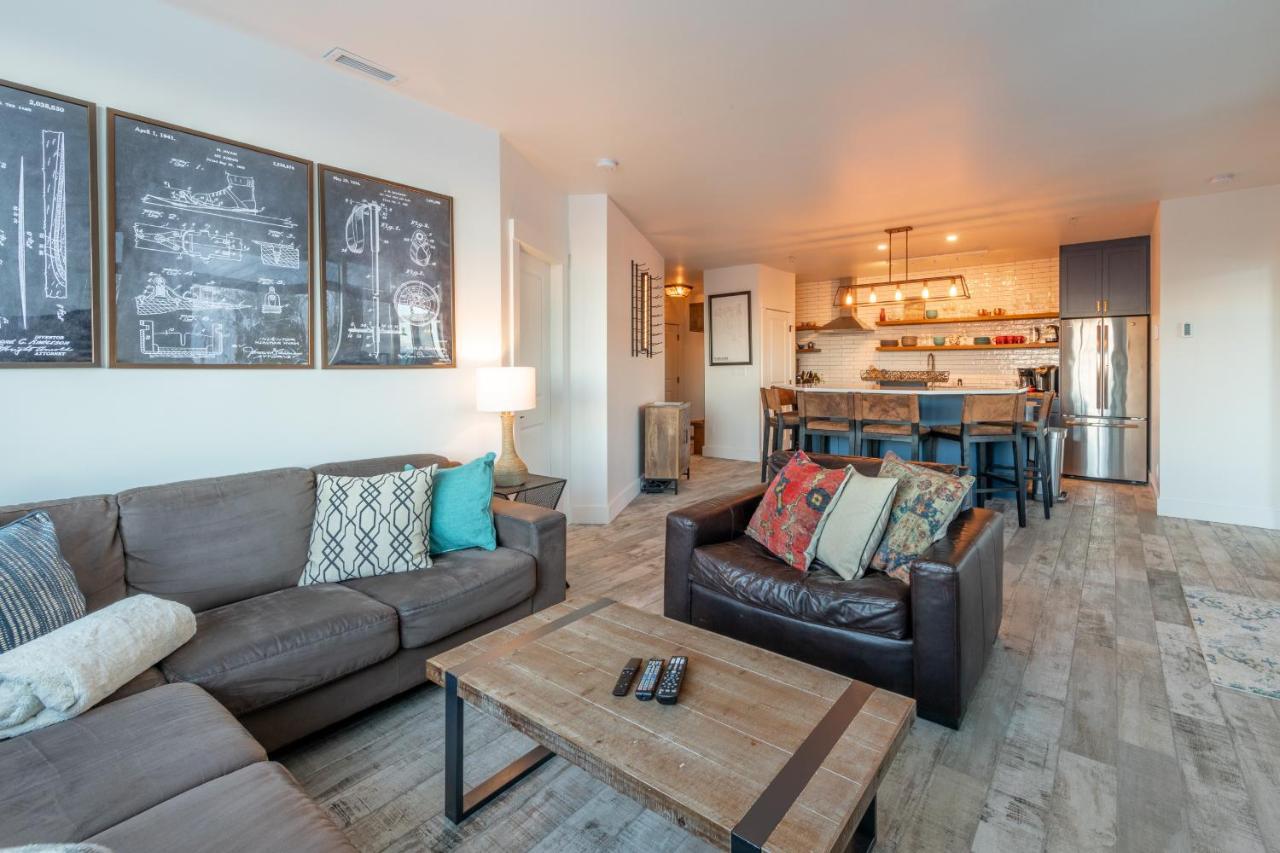 Fully Renovated Ski-In/Out Loft With Private Hot Tub! Golden Eksteriør bilde