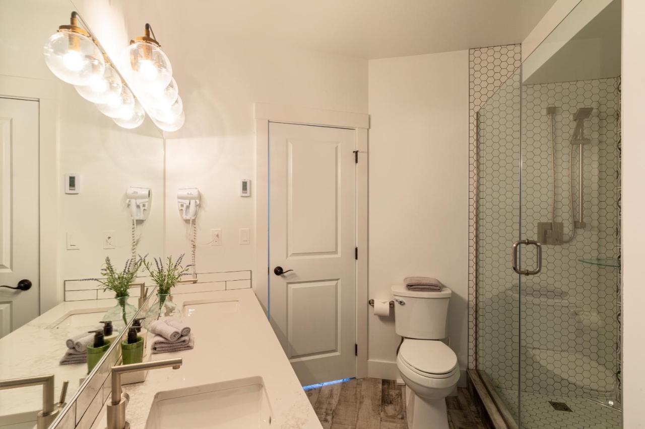 Fully Renovated Ski-In/Out Loft With Private Hot Tub! Golden Eksteriør bilde