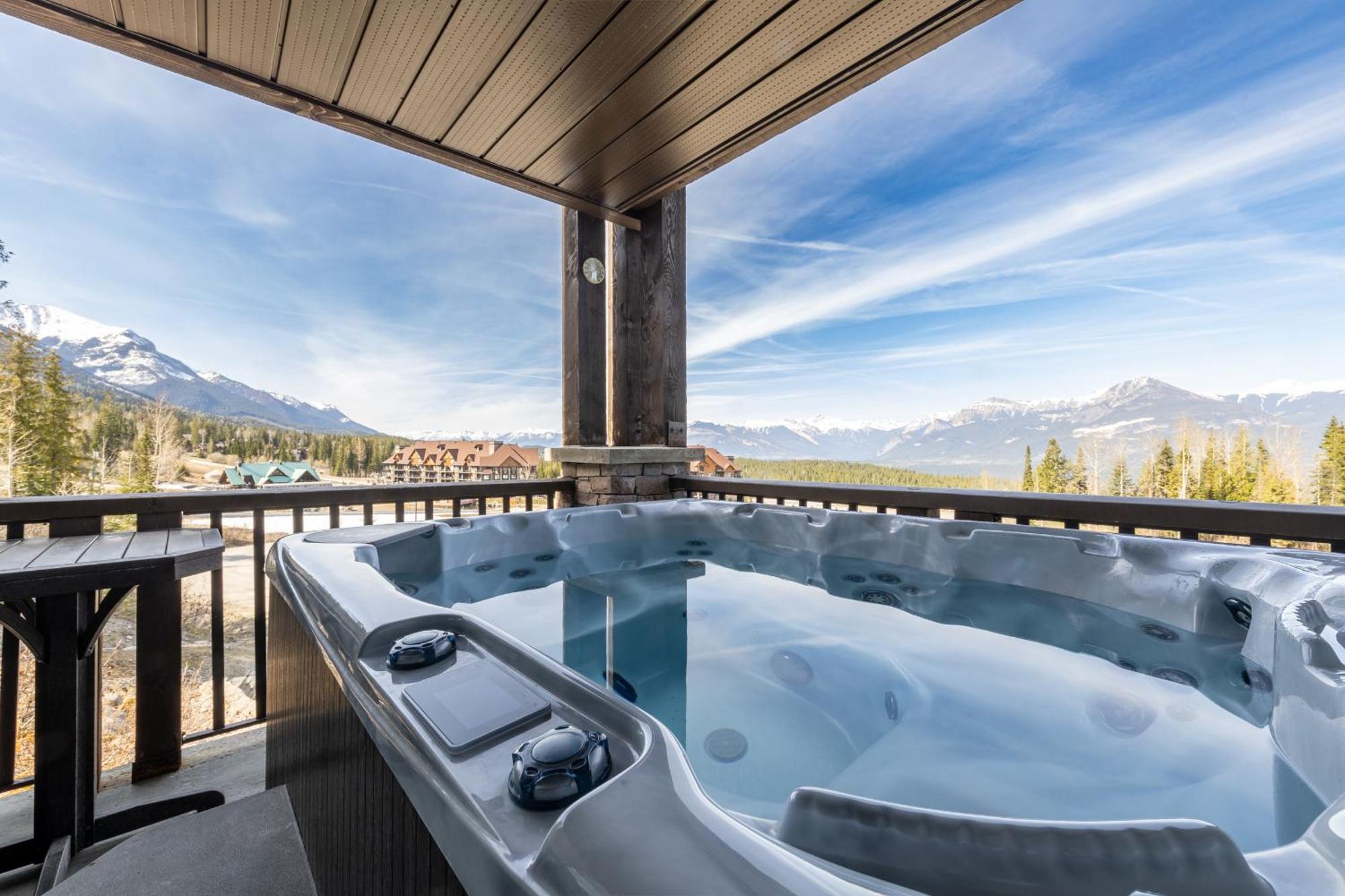 Fully Renovated Ski-In/Out Loft With Private Hot Tub! Golden Eksteriør bilde